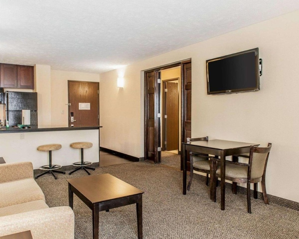 Queen Suite with Two Queen Beds - Non-Smoking